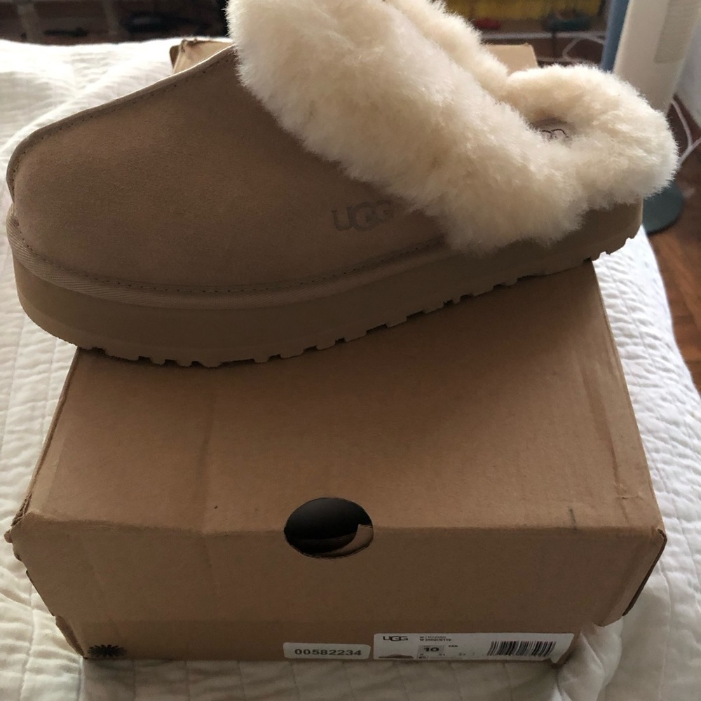 UGG Disquette Slippers Sand Size 10 New